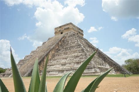 Zamachy na Elitę Majów w Chichén Itzá - Wczesne Wojny Religijne i Polityczne w Klasycznym Okresie Mezoameryki